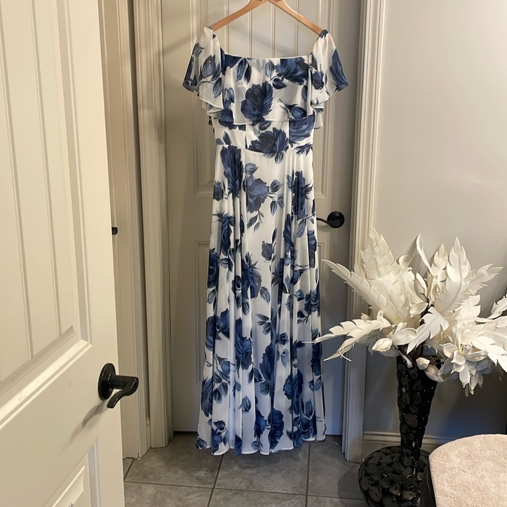 Beautiful,fully lined,OTS worn once, hemmed 5-6” + 3 “ heels 135 lbs Nordstrom